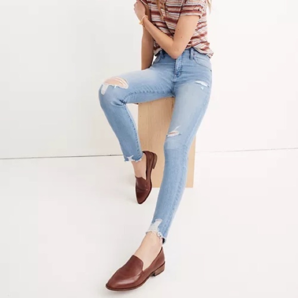 Madewell 9" High Rise Skinny Distressed Size 28